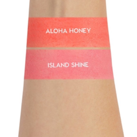 colourpop x hello kitty “aloha honey” blush - Picture 11 of 12